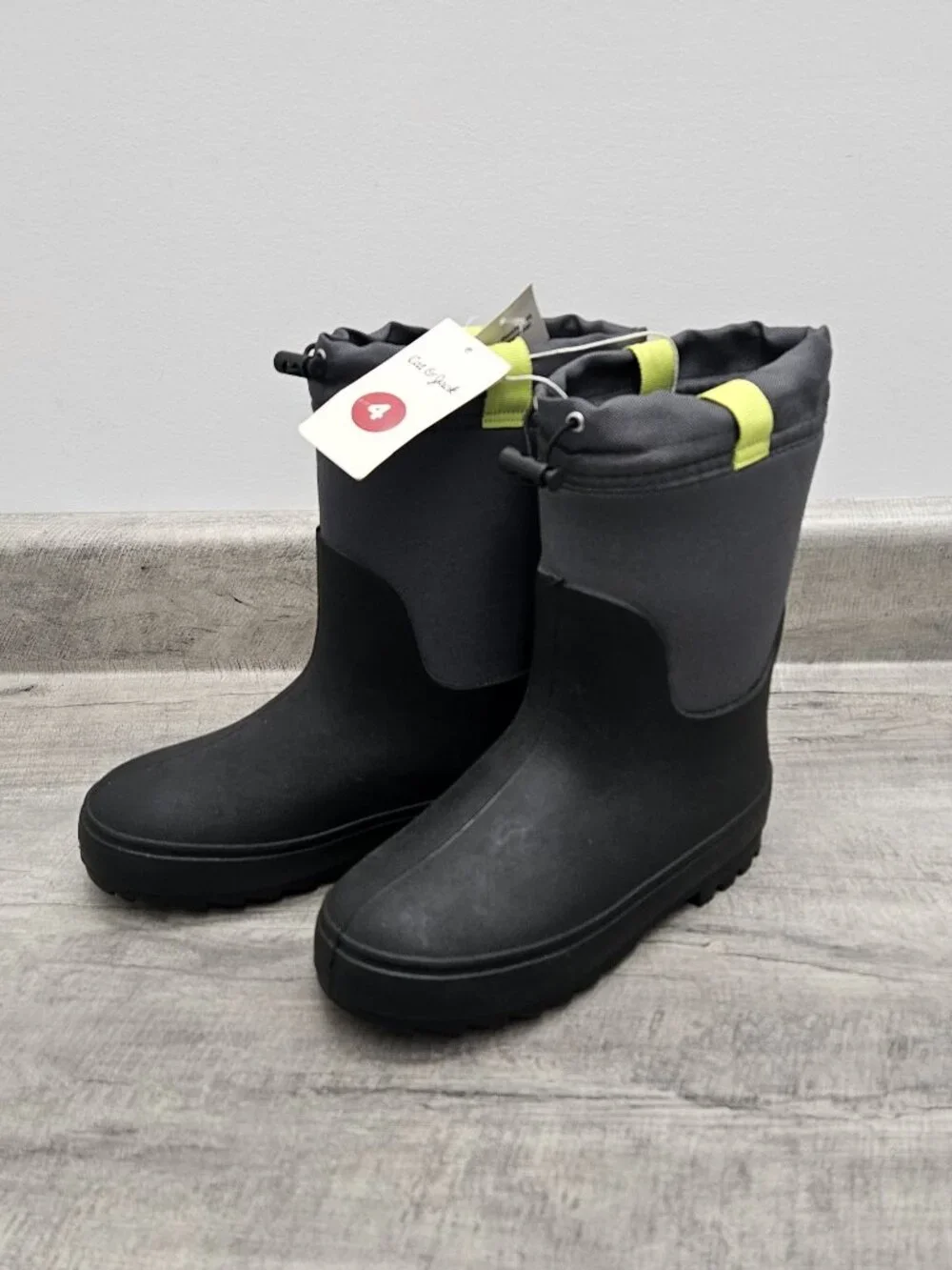 NEW CAT & JACK BOY'S WATER RESISTANT WINTER BOOTS SIZE 4 BLACK/ROBBIE
